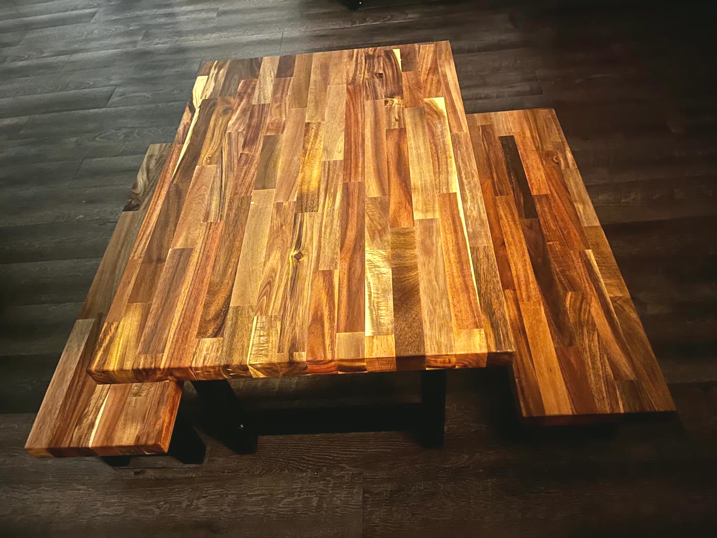 Close-up of the butcher block grain and finish